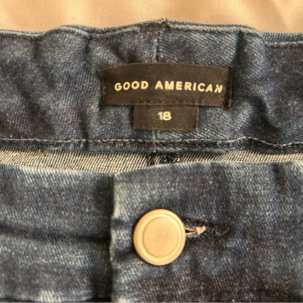 Good American Good Legs Crop Mini Boot jeans 18 - Picture 12 of 14
